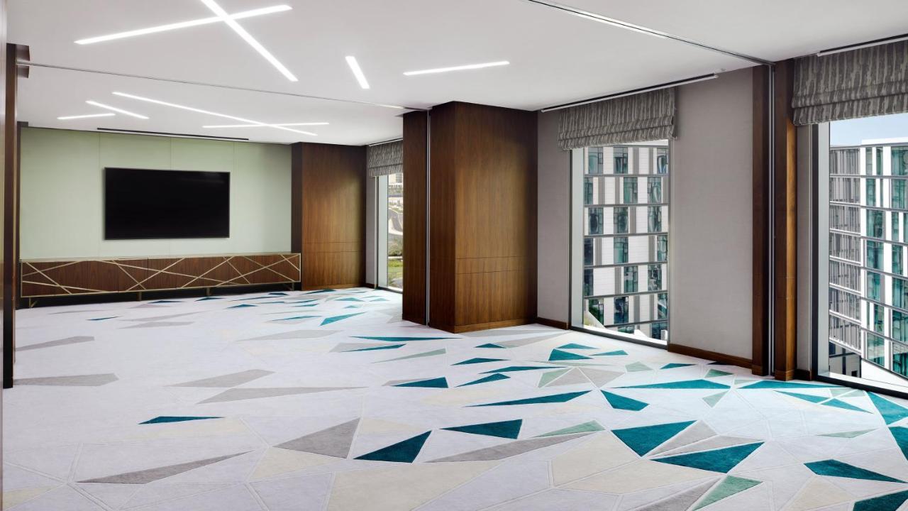 Holiday Inn Dubai Al-Maktoum Airport By Ihg Εξωτερικό φωτογραφία