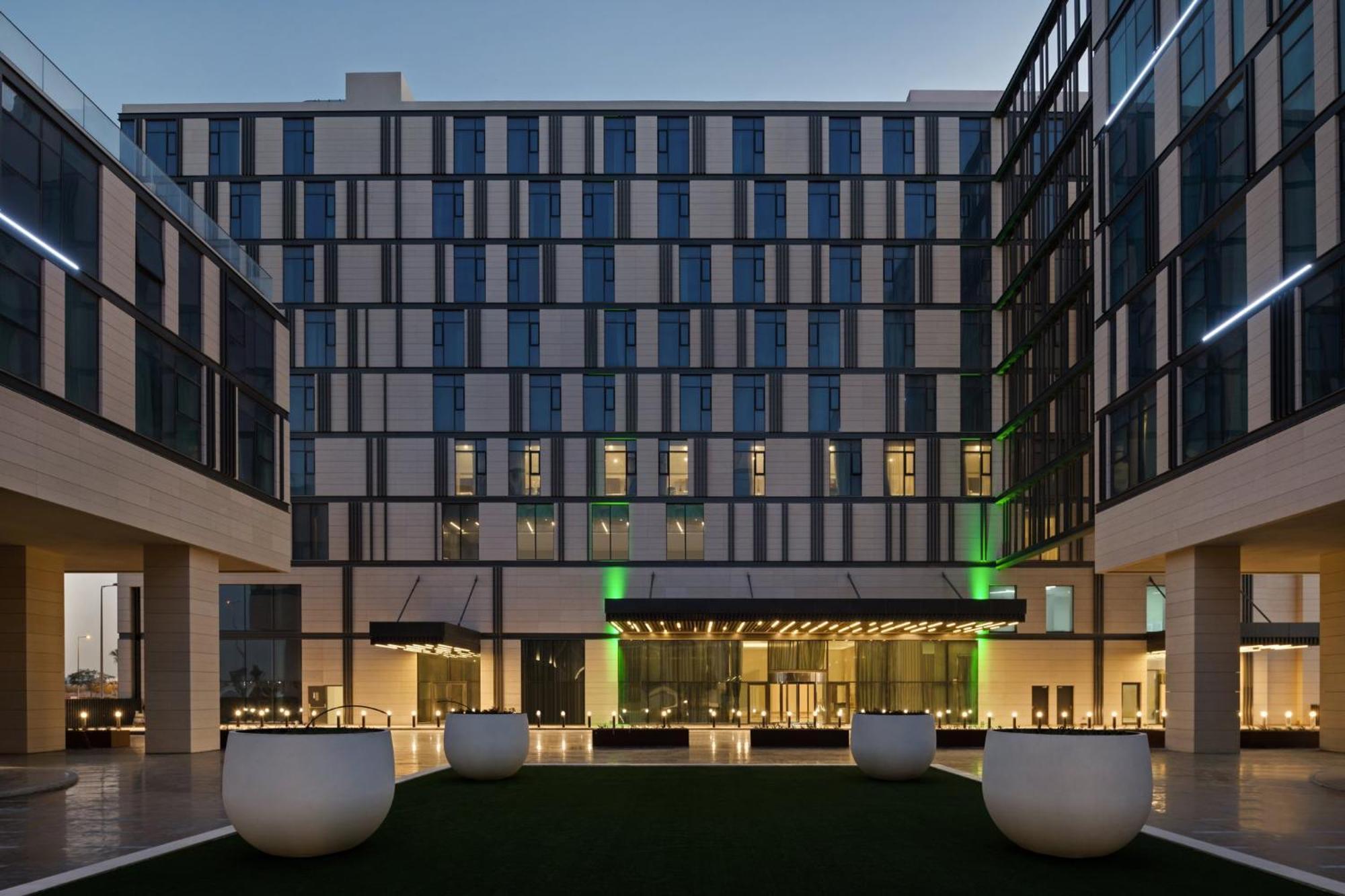 Holiday Inn Dubai Al-Maktoum Airport By Ihg Εξωτερικό φωτογραφία