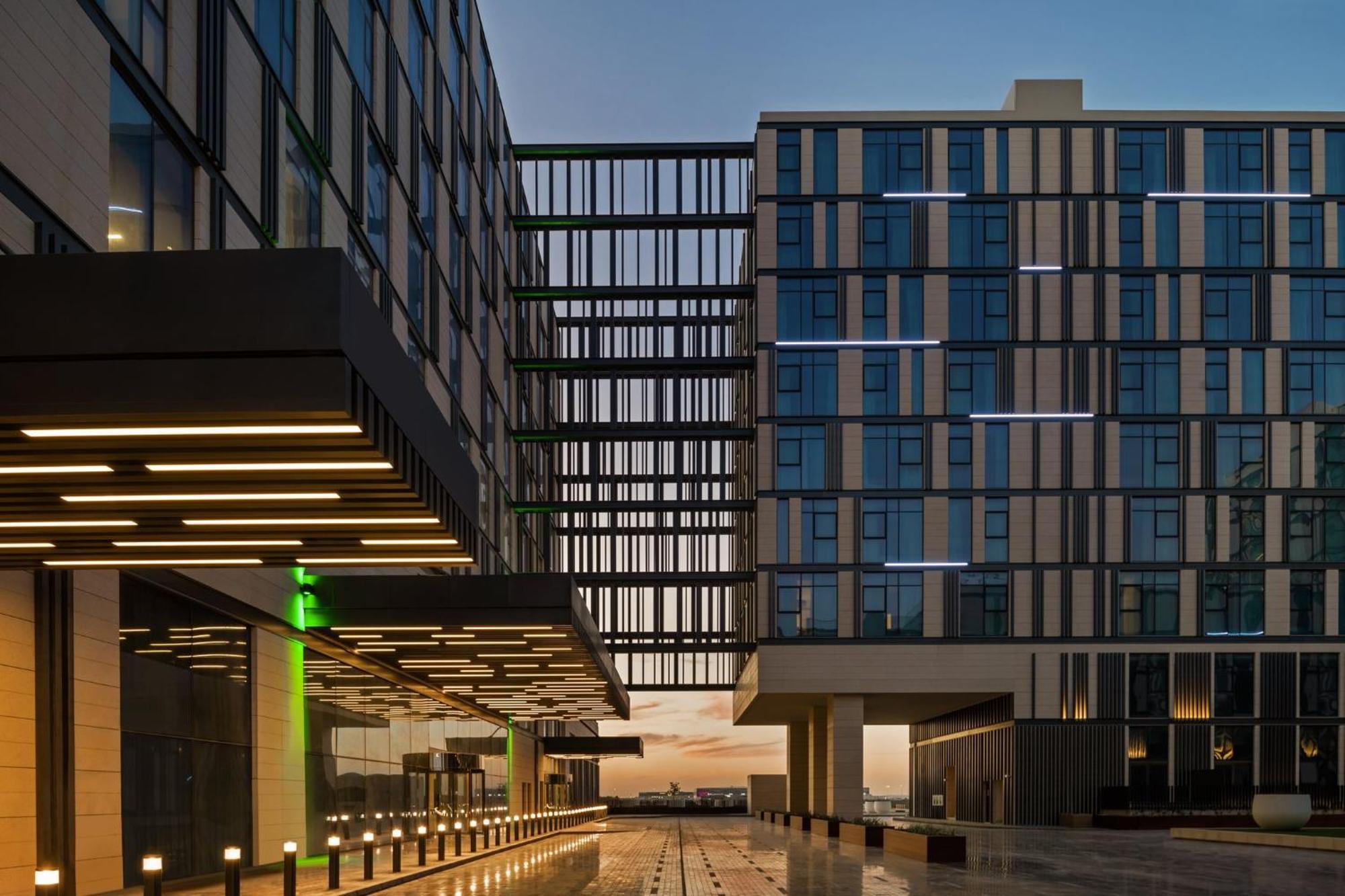 Holiday Inn Dubai Al-Maktoum Airport By Ihg Εξωτερικό φωτογραφία